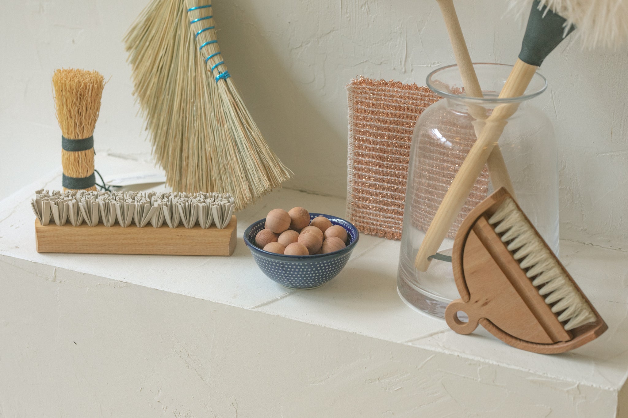 dustpan & brush, mini beechwood - Whisk