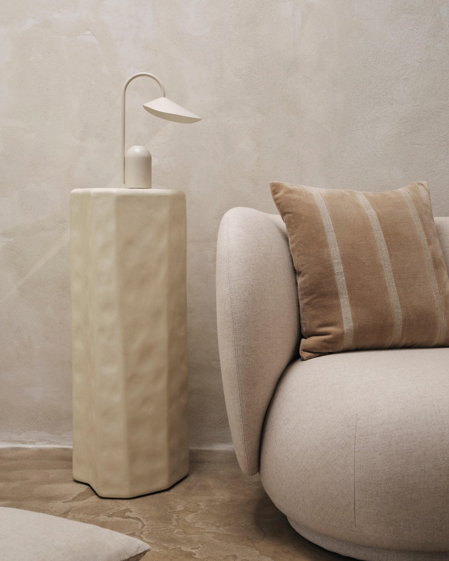 Arum Portable Lamp - Cashmere