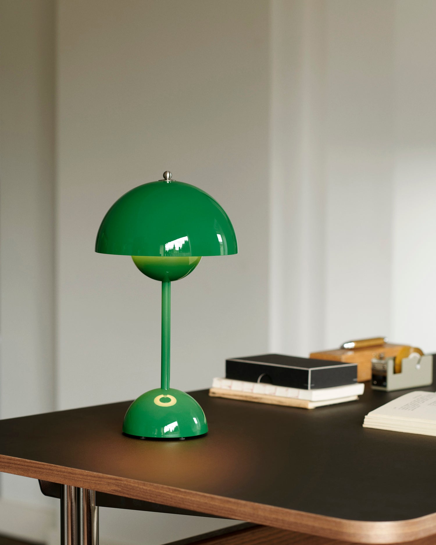 Flowerpot VP9 Portable Table Lamp - Signal Green