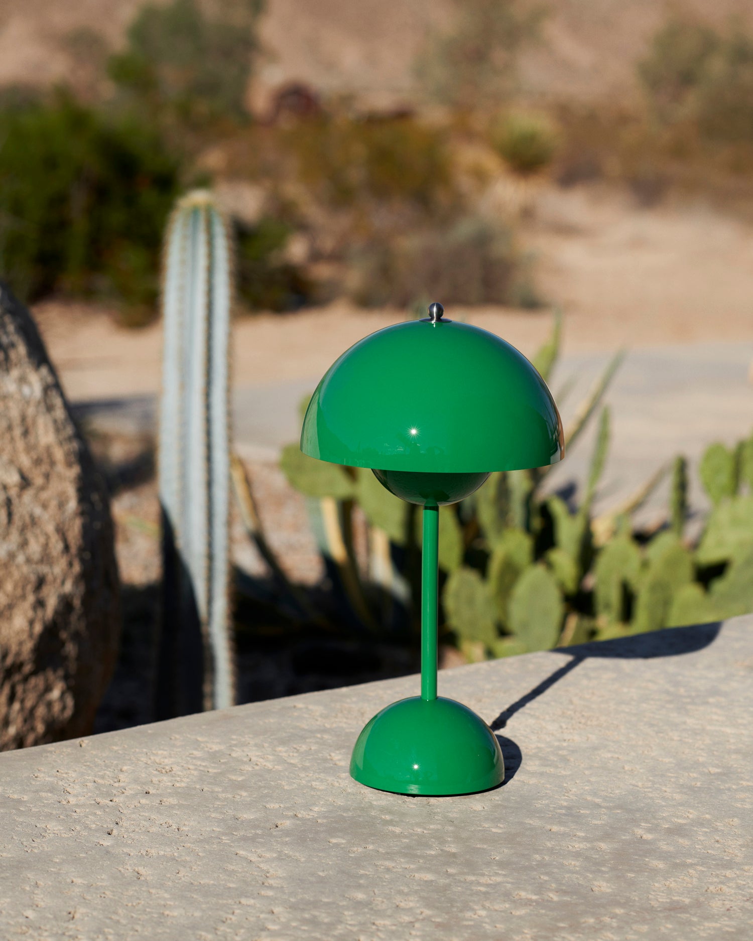 Flowerpot VP9 Portable Table Lamp - Signal Green