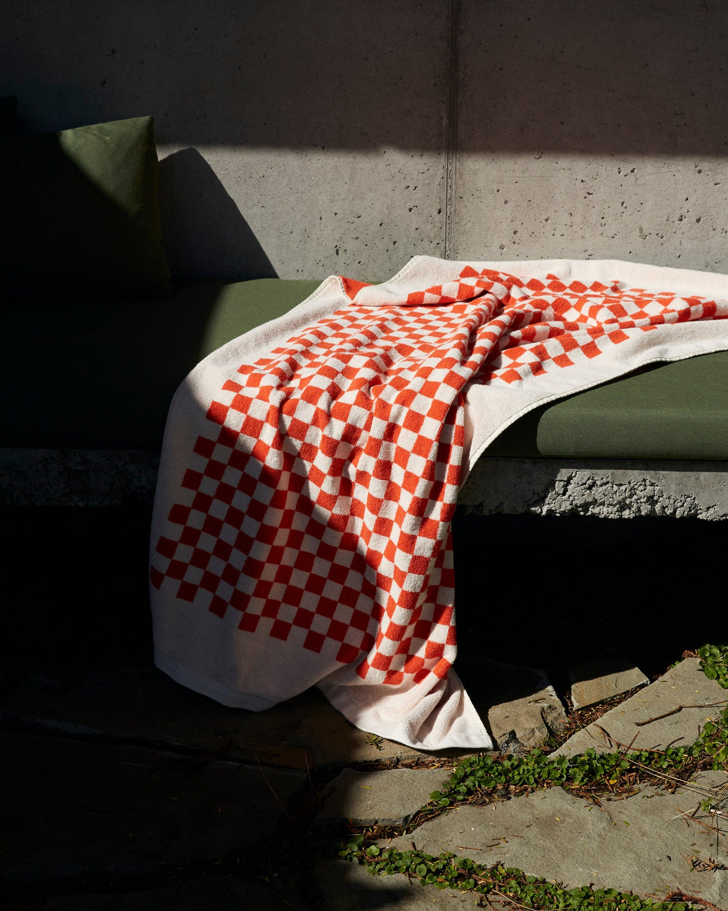 BAINA  JOSEPHINE HAND TOWEL IN PALOMA SUN & ECRU – RELIQUARY